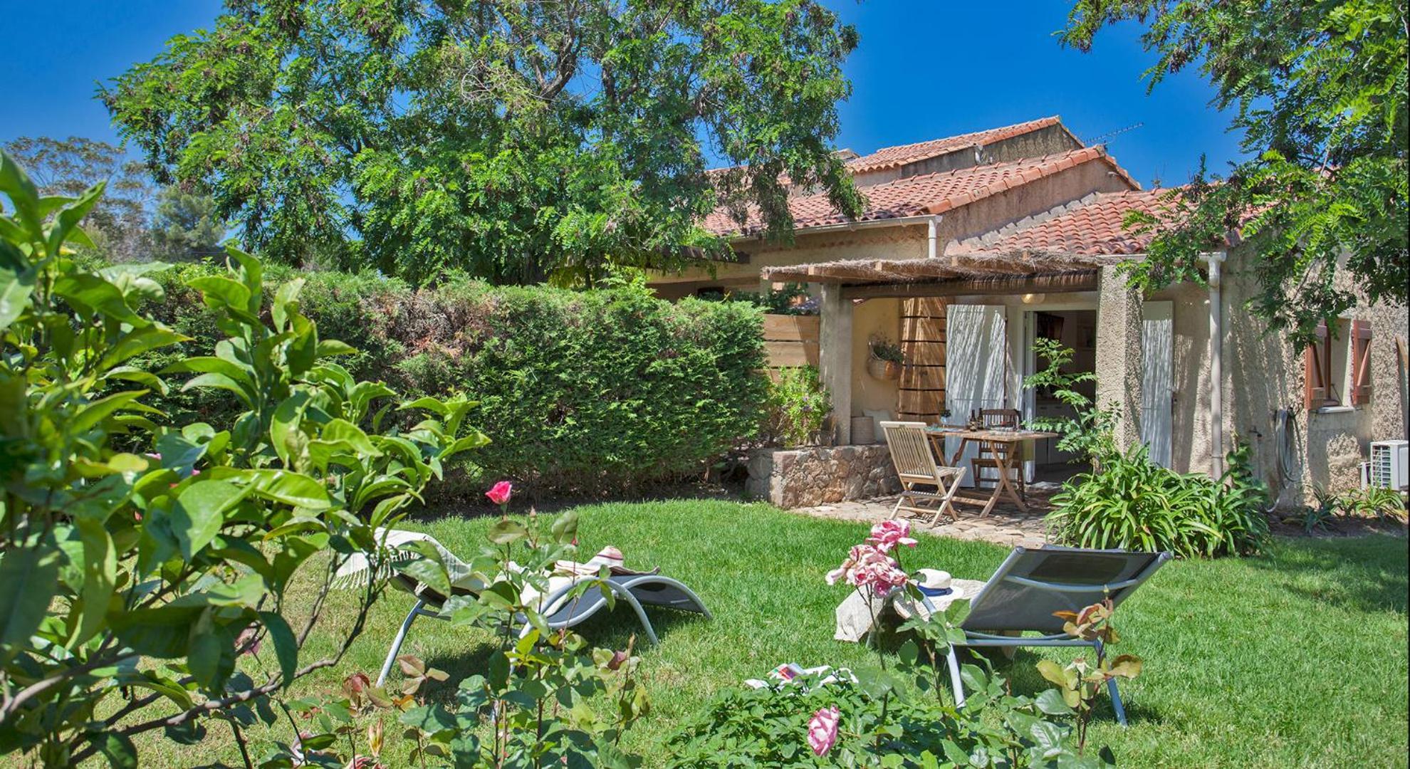Residence Acquavital Calvi  Buitenkant foto